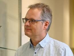 je vedoucím Institutu pro integrativní biologii a výzkum biodiverzity na Univerzitě přírodních zdrojů a biologických věd ve Vídn